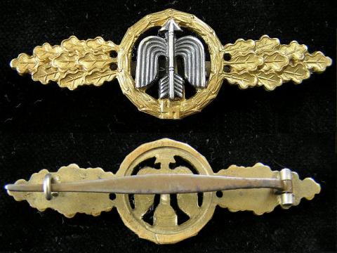 Day fighter clasp in gold